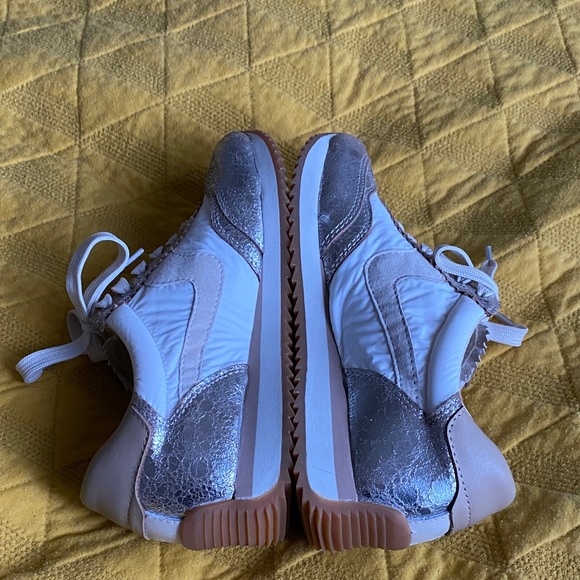 Dolce Vita Silver and White Sneakers Size 7 Like New Never Worn - Picture 5 of 8